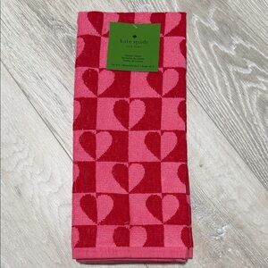 Kate spade set of 2 kitchen towels NWT red and pink hearts